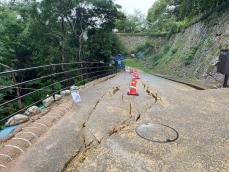 松山の土砂崩れ、西日本豪雨でも同じ道路に亀裂　市が関連調査