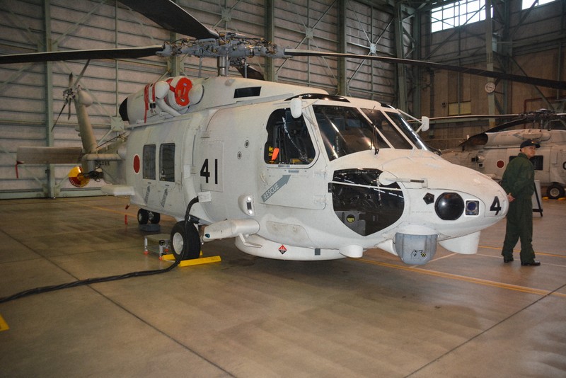 墜落の海自ヘリ「SH60K」　現場海底で2機を発見　防衛省