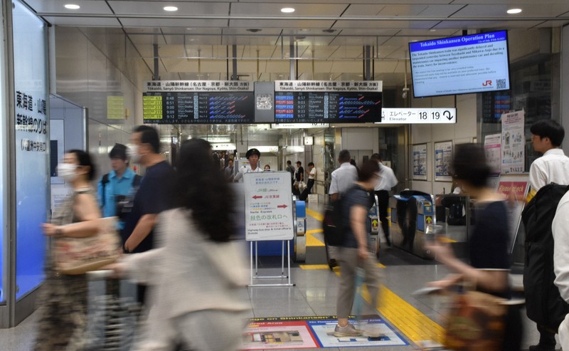 「のぞみ、朝イチでも満席」　利用者ら、ぐったり　東海道新幹線再開