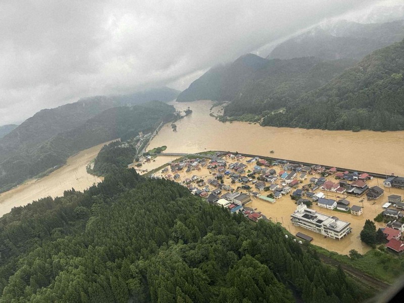 最上川氾濫で複数の孤立地区　自衛隊がヘリで20人救助　山形