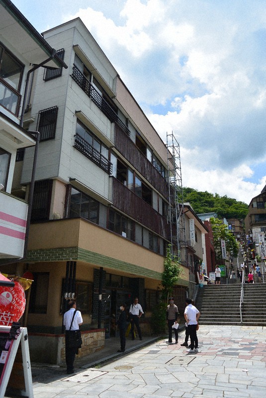 伊香保温泉の石段街、築100年超の建物再生　大規模改修でCF