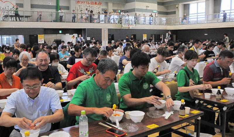 325人が同時に卵かけご飯作った！ギネス認定　北海道比布町