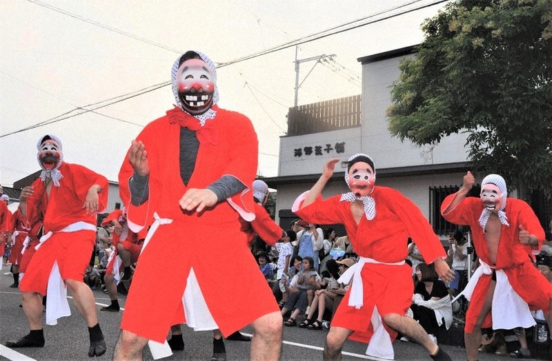 笑い誘うテンテコテン　宮崎・日向の盛夏彩る「ひょっとこ夏祭り」