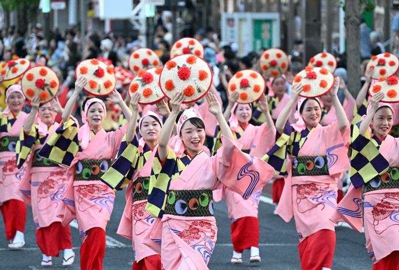 山形花笠まつり始まる　9700人の踊り手が参加　7日まで