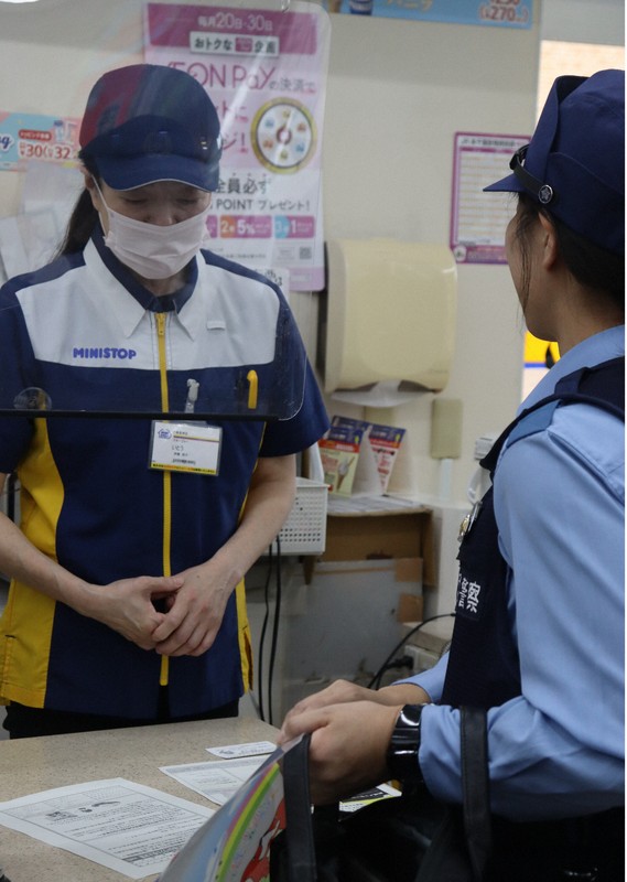 警察官が担当コンビニをパトロール　急増する犯罪に千葉県警が一手