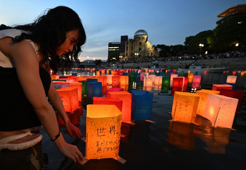 犠牲者追悼、世界平和を祈り灯籠流し　広島原爆の日