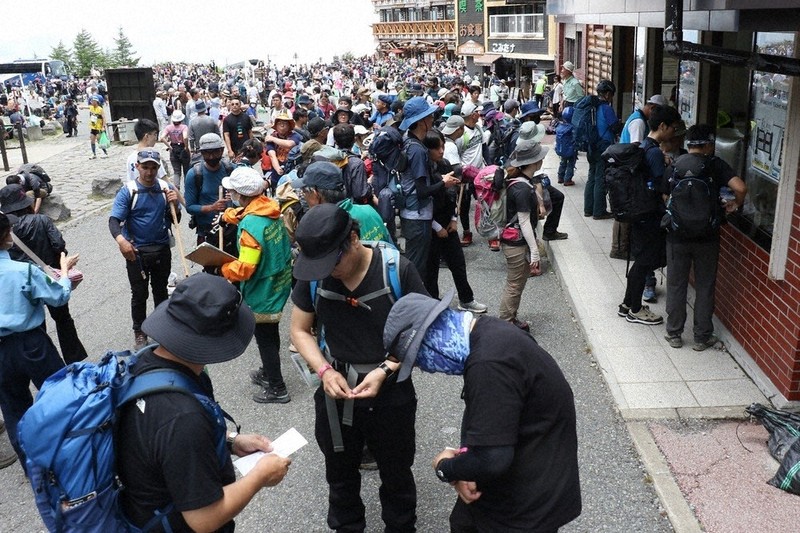 富士山入山規制1カ月、その効果は?　夜間登山者は前年比4分の1に