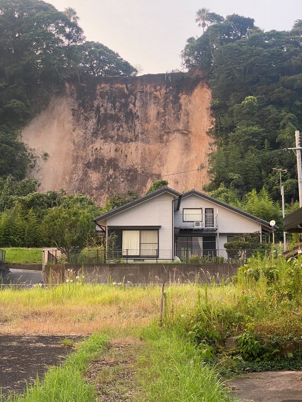 志布志市で崖崩れ　文化会館に約12人避難の情報　鹿児島