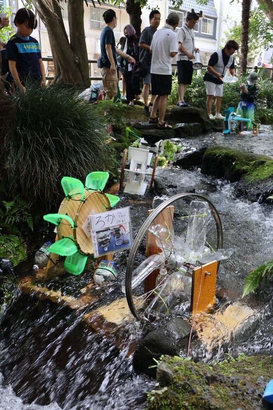 小中学生作の「ミニミニ水力発電装置」　静岡でコンテスト　力作並ぶ