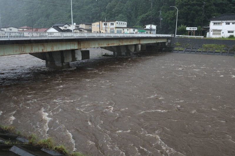 台風5号が東北横断　北日本、14日まで土砂災害など警戒を　気象庁