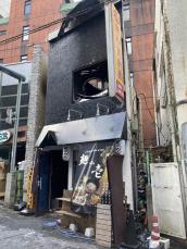 2階建てビル火災　1階飲食店の女性従業員と4カ月長男重体　宇都宮