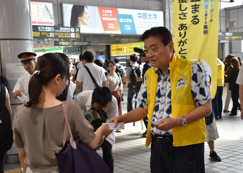 「右側空ける」の暗黙ルールに変化？　名古屋市のエスカレーター調査