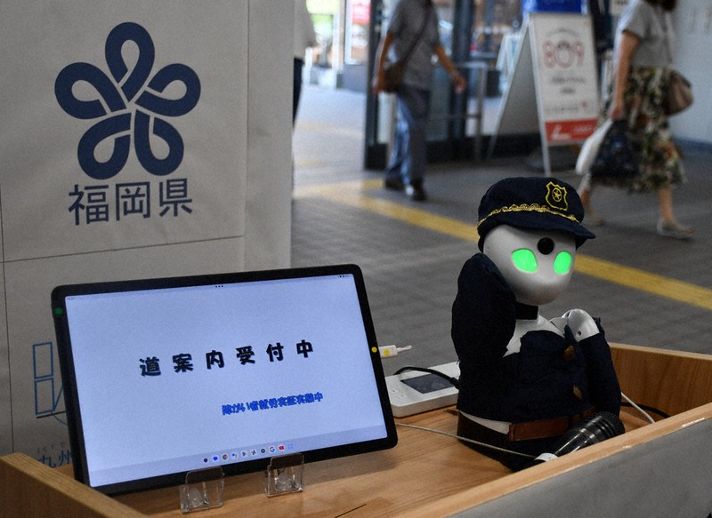 障害者が自宅から道案内　「分身ロボット」操作　JR駅で実証実験