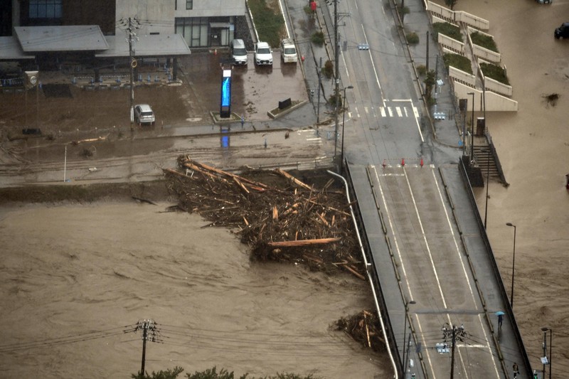 地震復旧工事作業員3人不明、約30人がトンネル内に避難　石川