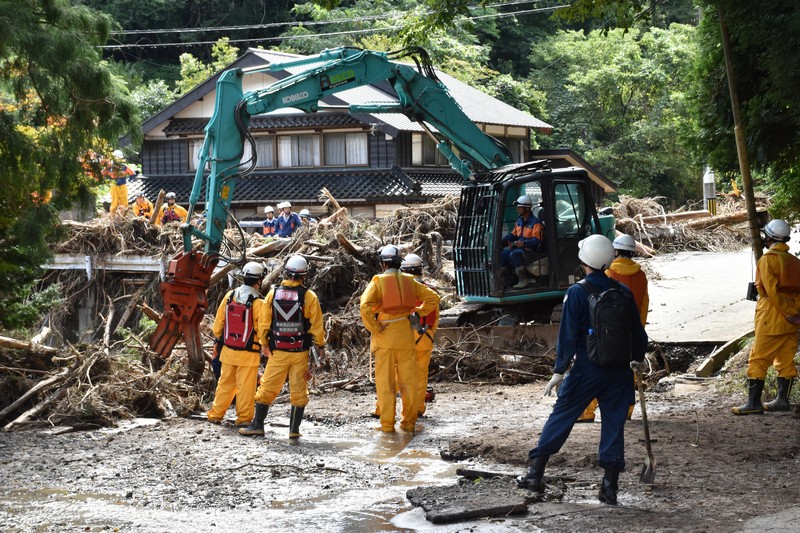 「あの時振り返っていれば」両手握りしめ、妻の発見願う夫　能登豪雨