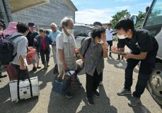 能登豪雨　輪島の孤立地区から集団避難始まる　小学校や親族宅へ