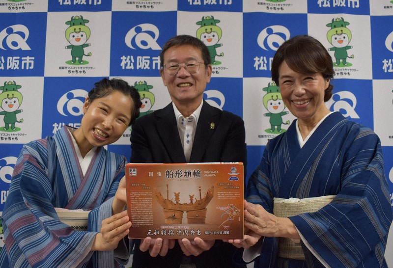 愛されて65年　松阪の老舗駅弁、掛け紙に国宝「船形埴輪」採用