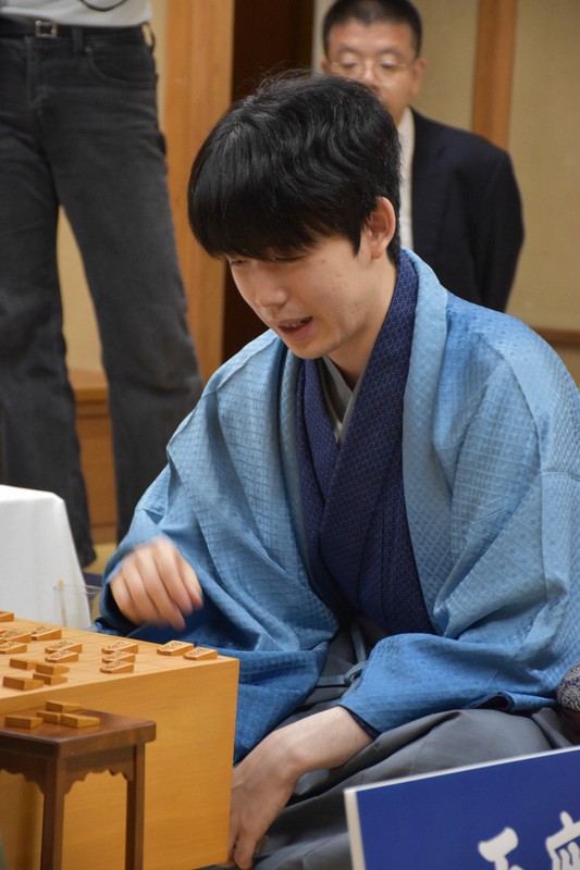 藤井聡太王座が永瀬拓矢九段に勝利　3連勝で王座初防衛