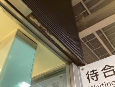 博多駅ホームで重さ1.2キロのサッシ部材が落下　けが人なし