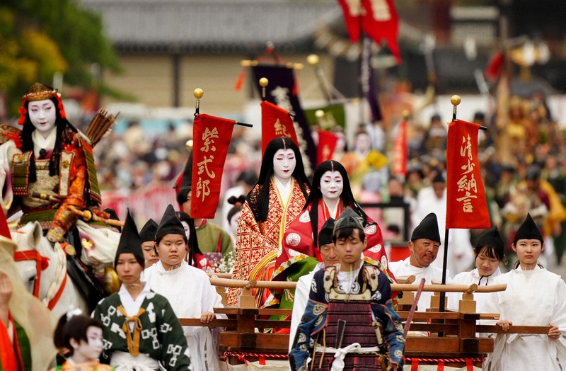 京都・時代祭　華麗な「歴史絵巻」　明治～平安、各時代の装束まとい