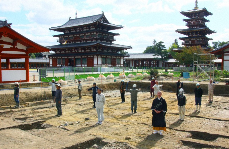 失われた薬師寺の回廊　柱穴、良好な状態で発見　全貌明らかに　奈良