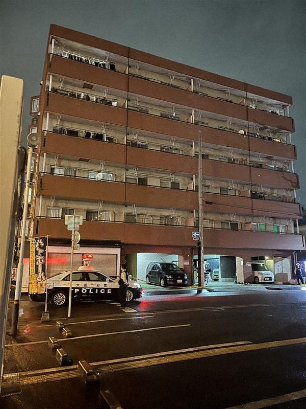 マンションで刺された女性が死亡　容疑者は逃走中　大阪・東住吉区