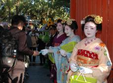 火事に気ぃつけて　舞妓が注意喚起　観光客ら多い神社で　京都