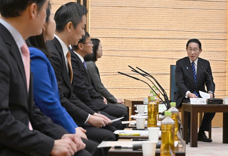 前首相肝いり「年収の壁」対策　導入1年で利用は推計の半分以下