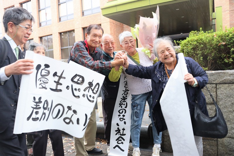 「全ての被害者に補償を」　原告ら涙　旧優生保護法訴訟で最後の和解