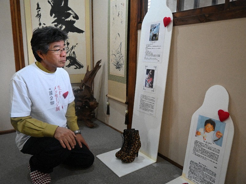 遺品の靴が伝える「重み」　元警察官が開く「生命のメッセージ展」