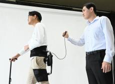 装着すれば歩行楽に　片まひ患者向けロボット「inoGear」開発