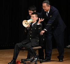 得意の警察ものまねで特殊詐欺手口紹介　柳沢慎吾さん一日署長　三重