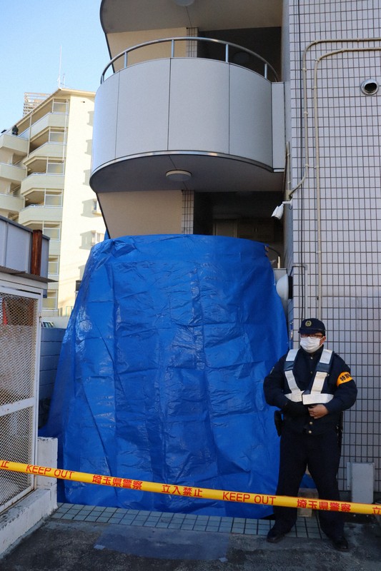 所沢のマンション住民「廊下に血、怖い」　死亡男性、刃物の傷か