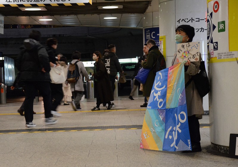 「フォークゲリラの歌姫」が見る新宿再開発　自由な空気は残るのか