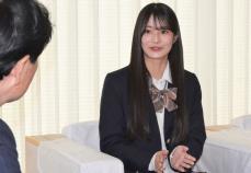 「努力続けて良かった」　女子高生ミスコンのグランプリ、知事を訪問