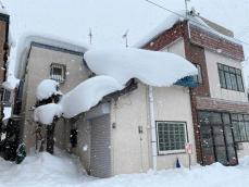 年末年始は雪下ろし、交通事故に要注意　積雪シーズン本格化