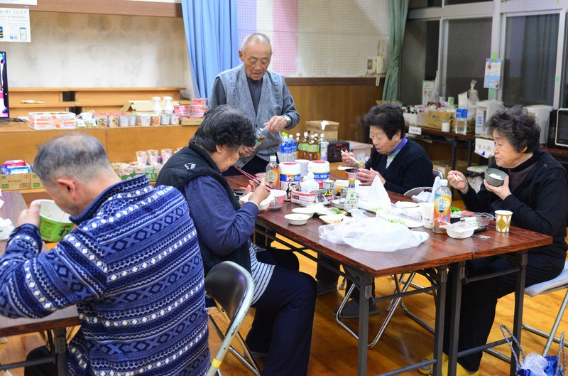 避難所で年越し　1年を締めくくる能登豪雨の被災者ら　石川・珠洲