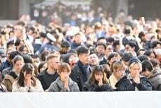 「安全で幸せな1年に」明治神宮、初詣でにぎわう　外国人観光客も