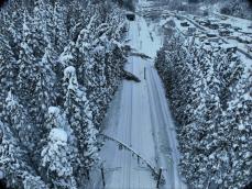 日本海側を中心に広範囲で雪　新幹線や空の便、影響は?