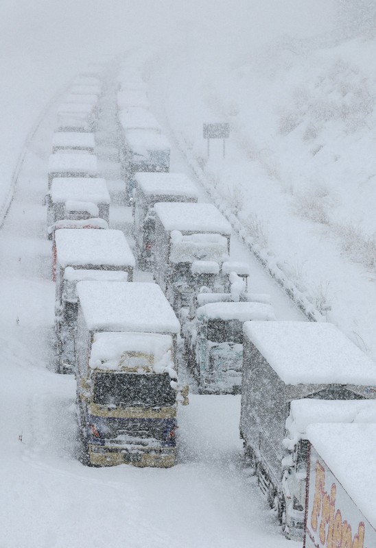 「急」は厳禁　大雪での運転、命守るための注意点　「除雪もして」