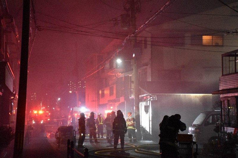 大阪・旭区の火災、建物8棟焼いてほぼ鎮火　転倒で1人負傷