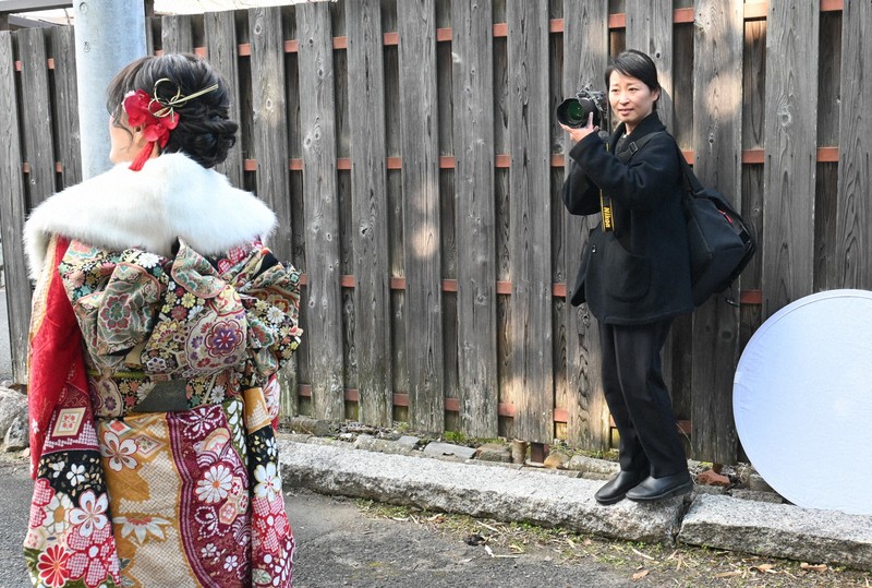 養護施設出身の20歳を祝う　振り袖やはかま貸し出し、記念撮影も