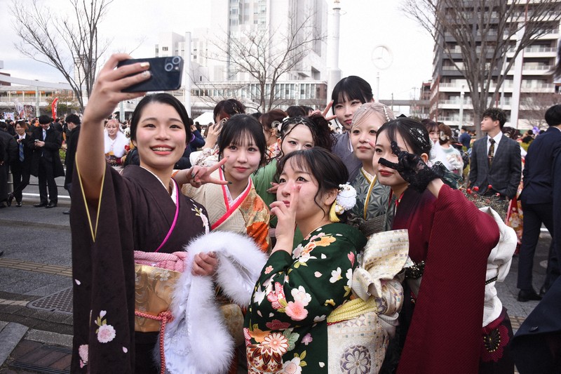 今年も「ド派手衣装」で成人式　個性豊かに節目祝う　北九州