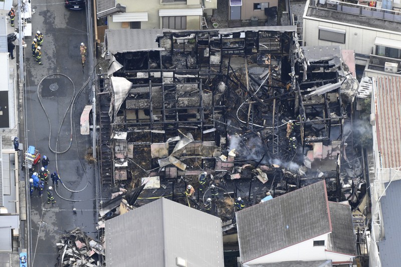 川崎で木造アパート2棟が全焼　焼け跡から心肺停止の3人を発見