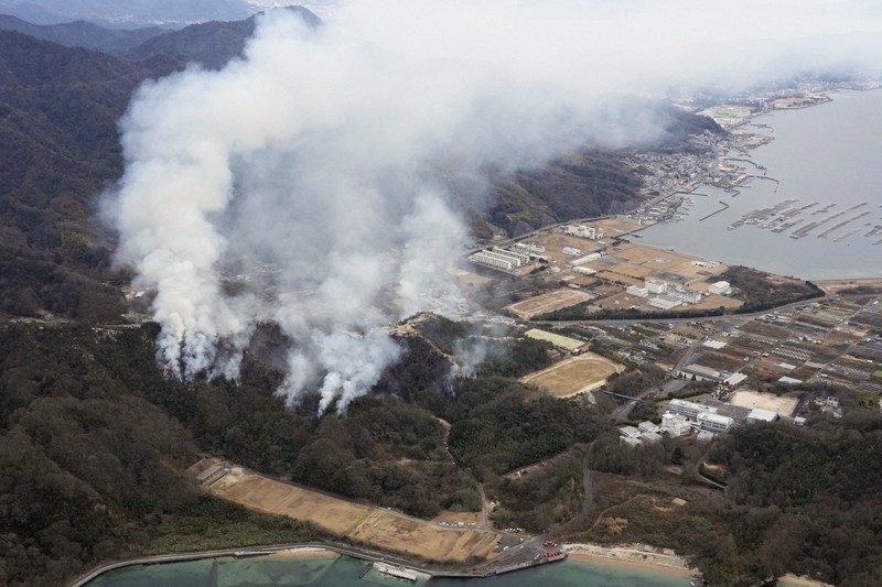 広島・江田島の山火事、延焼続く　海自が爆破訓練中、関連を調査