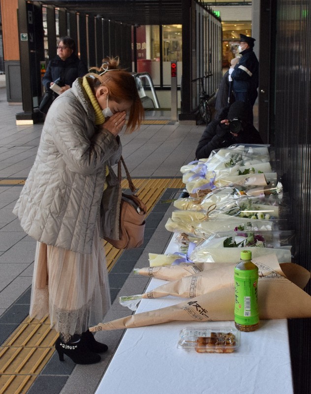 「本当に優しい人」　長野3人殺傷　献花台に多くの人、犠牲者悼む