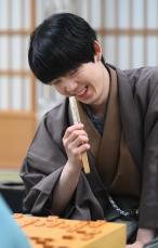 藤井聡太王将「横歩取り可能性あるかなと」　王将戦第2局振り返り