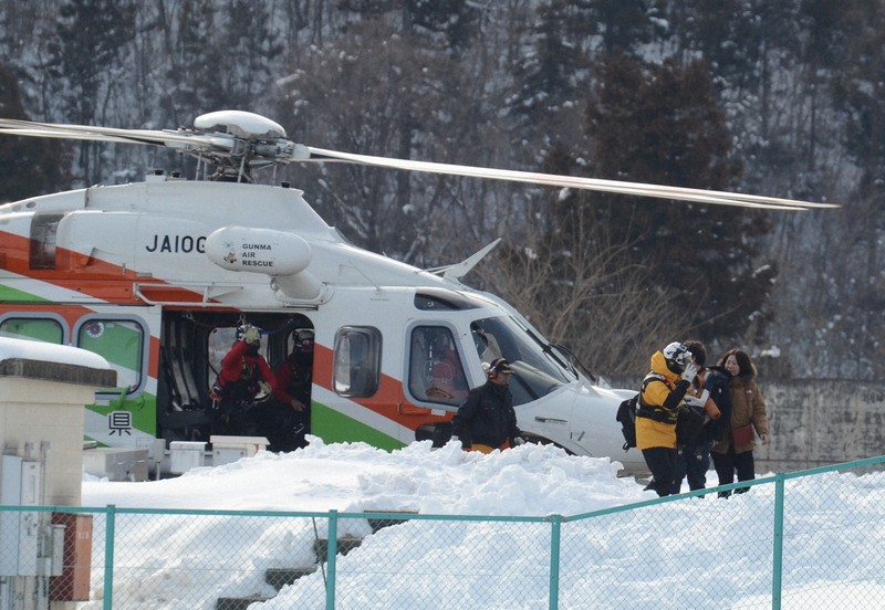 雪崩で孤立の福島・野地温泉　40人のヘリ移送完了「不安なかった」