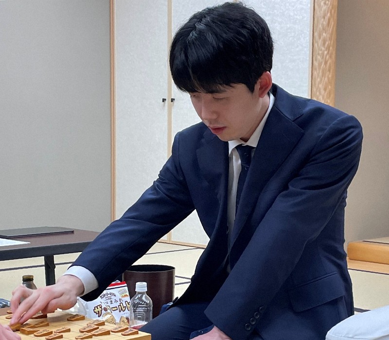 藤井聡太名人、戸辺誠七段に勝利　あと2勝で8冠へ再挑戦　叡王戦