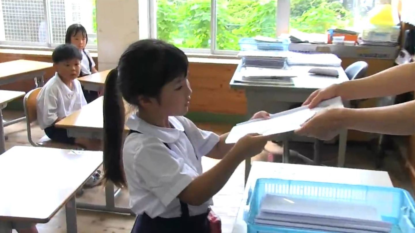 「スイカ割りしたい」「おばあちゃんの家に行く」薩摩川内市の小学校で終業式　鹿児島